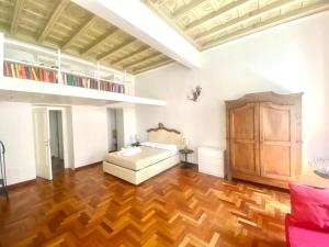 Ένα ή περισσότερα κρεβάτια σε δωμάτιο στο SWEETSUITE Rome