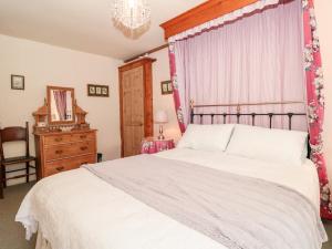 A bed or beds in a room at Cuttrye Old Dairy