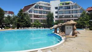 Swimmingpoolen hos eller tæt på Dean's Cozy 2 Bed Apart at Sunny Beach resort
