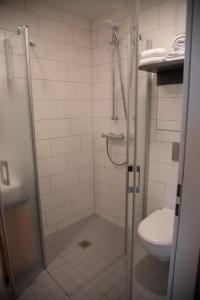 a bathroom with a shower and a toilet at Gasthof zur Post in Lalling