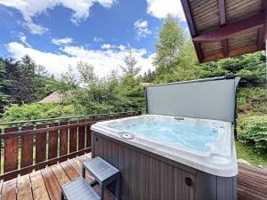 Zdjęcie z galerii obiektu LES CIMES BLANCHES CLEDICIHOME Chalet 10 pers SPA & Grand terrain 4 MINUTES DES PISTES w mieście La Bresse