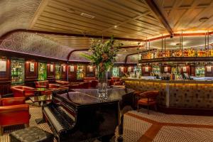 Gallery image of Harvey's Point in Donegal