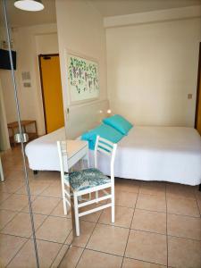 Postel nebo postele na pokoji v ubytování Le Petit Hotel