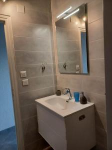 Kúpeľňa v ubytovaní Superbe appartement avec vue sur le port et plage