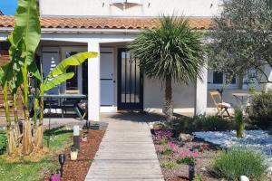 Vonkajšia záhrada v ubytovaní Vaste maison Fouras 15 pers 6 chbres meublé 3*