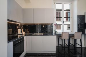 A kitchen or kitchenette at The Cathedral Of Florence