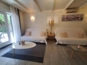 Posedenie v ubytovaní Port FREJUS T2 58m2 climatise avec terrasse, parki