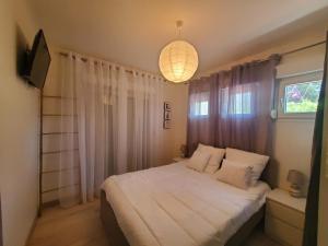 Posteľ alebo postele v izbe v ubytovaní Port FREJUS T2 58m2 climatise avec terrasse, parki