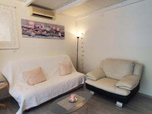 Posedenie v ubytovaní Port FREJUS T2 58m2 climatise avec terrasse, parki