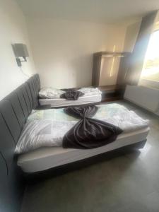 Een bed of bedden in een kamer bij Hotel Restaurant Villa Romana