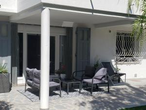 Posedenie v ubytovaní Port FREJUS T2 58m2 climatise avec terrasse, parki