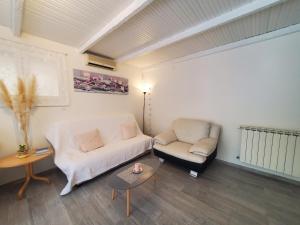 Posedenie v ubytovaní Port FREJUS T2 58m2 climatise avec terrasse, parki