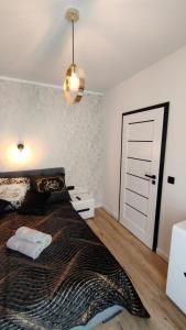 a bedroom with a bed and a white door at Haven Apart Karpacz in Karpacz