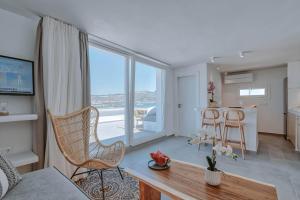 TV a/nebo společenská místnost v ubytování Nautica suites - Grand Suite with jacuzzi