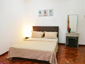 a bedroom with a bed and a mirror on the wall at AiMAS Homestay Senawang Muslim in Seremban +14 photos