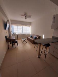 a living room with a table and a couch at Apartamento en Country Club Miraflores PIURA in Piura