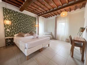 Postel nebo postele na pokoji v ubytování NEW! -Verderame Rooms & Suite in Lucca