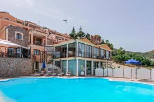 Bazén v ubytování Hotel Solanas nebo v jeho okolí