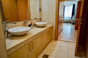 Luxury Apartment Palm Jumeirah的一间浴室