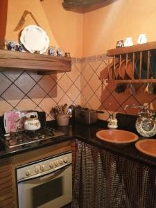 a kitchen with a stove and a counter top at Casa Arroyo in Benalauría
