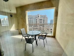 Luxury Apartment Palm Jumeirah的阳台或露台