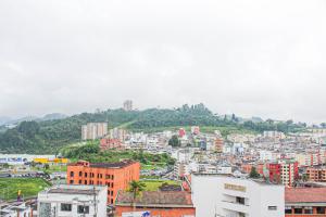 a view of a city with buildings and trees at El Cable Hostal in Manizales