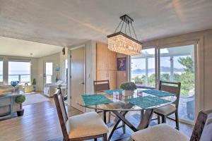 Φωτογραφία από το άλμπουμ του Pacific Penthouse with Sunroom and Ocean Views! στο Νιούπορτ