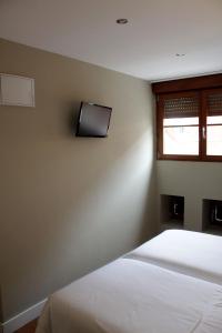 Ein Bett oder Betten in einem Zimmer der Unterkunft Hotel Boutique Rosal Oviedo