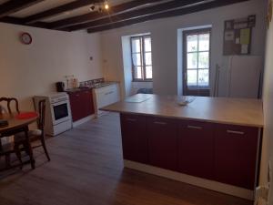 Gallery image of La Maison des Roses 1-Bed House in Genouille in Génouillé