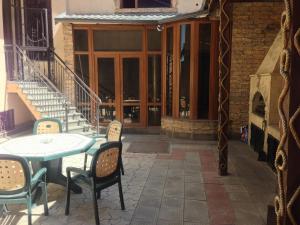 Rõdu või terrass majutusasutuses Ivy Boutique Hotel