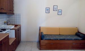 a kitchen with a bench in the corner of a room at Ενάλιον in Astypalaia