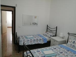 - 2 lits dans une chambre avec 2 lits dans l'établissement Vila Tomas/Sona, à San Pietro in Bevagna