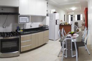 Kuchyň nebo kuchyňský kout v ubytování Casa em Maragogi