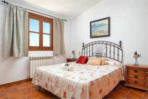 A bed or beds in a room at Can Rafelino, pool and relax