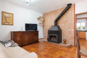 A television and/or entertainment centre at Can Rafelino, pool and relax
