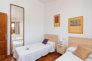 A bed or beds in a room at Can Rafelino, pool and relax