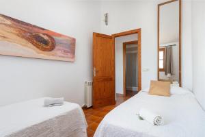 A bed or beds in a room at Can Rafelino, pool and relax