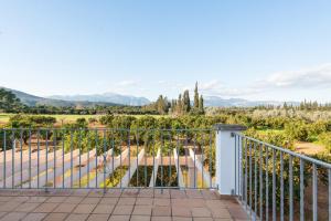 A general mountain view or a mountain view taken from A villát