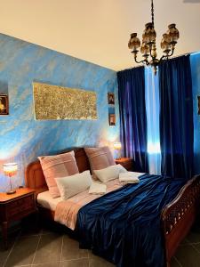 a bedroom with a bed with blue walls at Luxus Design Apartments in Plauen
