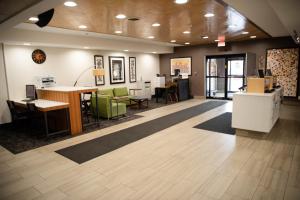 הלובי או אזור הקבלה ב-Holiday Inn Express Winfield - Teays Valley, an IHG Hotel