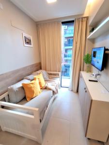 a living room with a couch and a desk at Rent for Days IV- Norte Vip in San Miguel de Tucumán