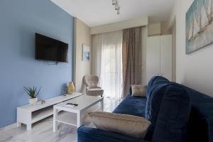 TV a/nebo společenská místnost v ubytování Maya apartments Hanioti