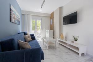 TV a/nebo společenská místnost v ubytování Maya apartments Hanioti