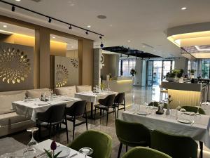 מסעדה או מקום אחר לאכול בו ב-Rozafa Palace Hotel