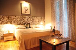 Posteľ alebo postele v izbe v ubytovaní Antigonidon Skyline View Penthouse