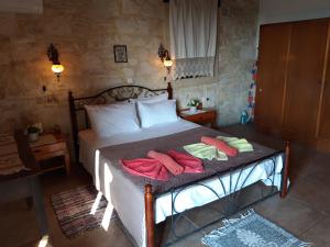 Ένα ή περισσότερα κρεβάτια σε δωμάτιο στο Villa Aloni