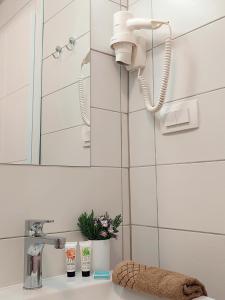 A bathroom at Iris Guesthouse