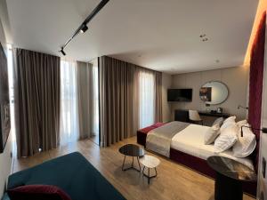 Postel nebo postele na pokoji v ubytování Rozafa Palace Hotel + 37 fotografií