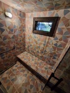 A bathroom at Casa Container 80