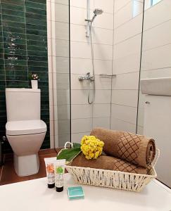 A bathroom at Iris Guesthouse